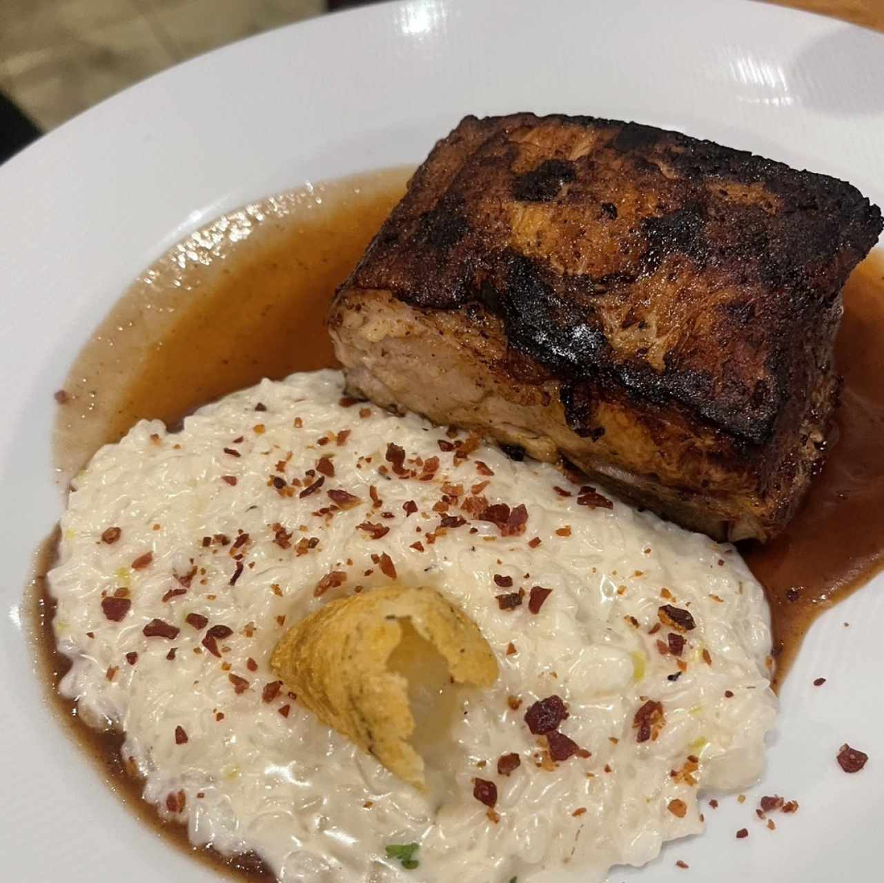Costillas de cerdo con risotto de parmesano