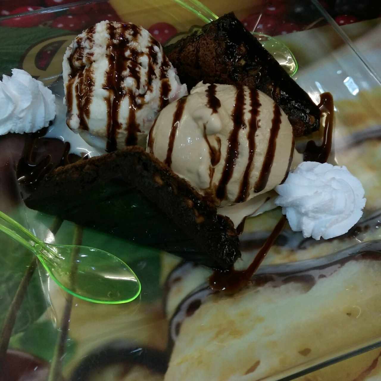 brownie con helado
