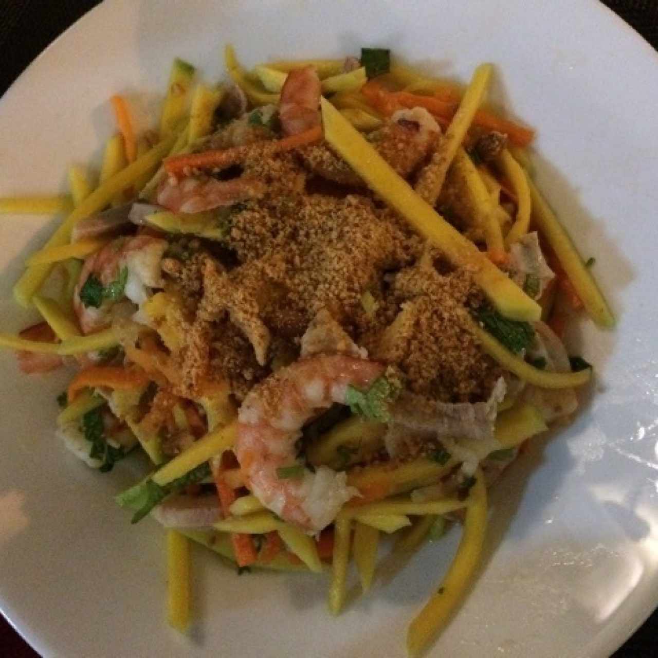 ensalada de mango con camarones