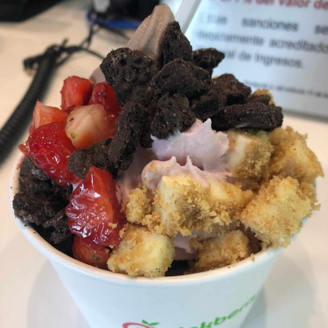 Yogurt de Granada y de Oreo con Toppings