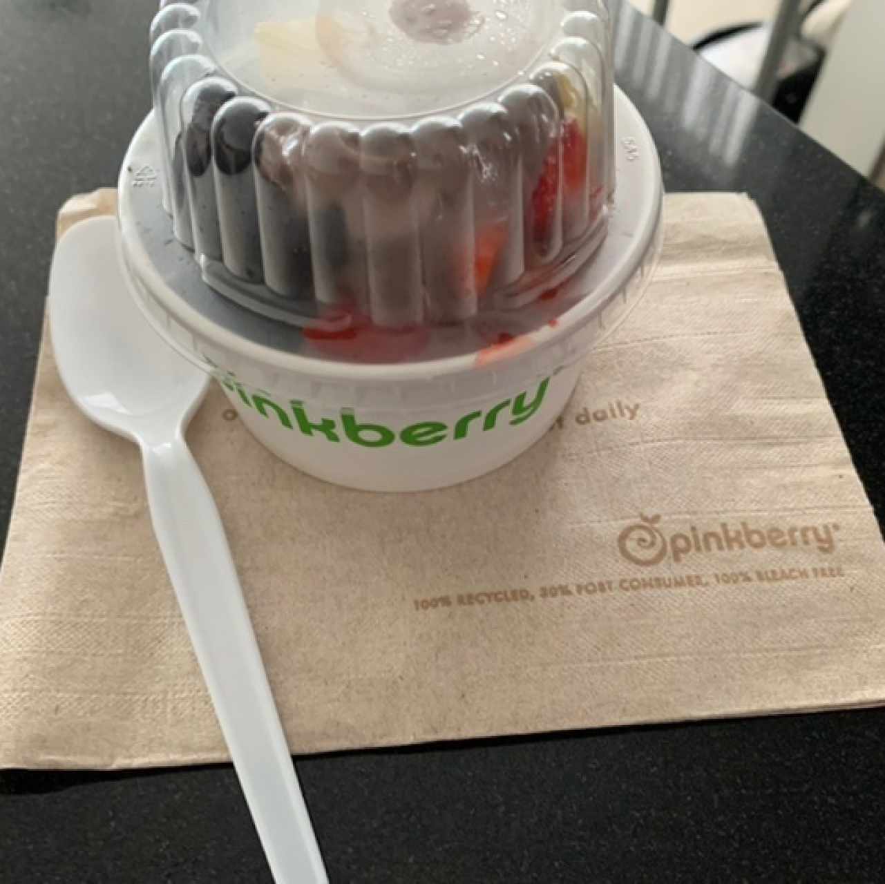 Yogurt Chico con Toppings y Frutas 6 Oz