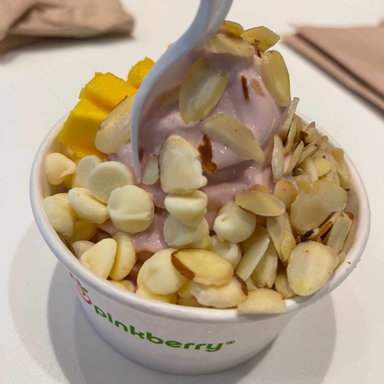 Yogurt Chico con Toppings y Frutas 6 Oz