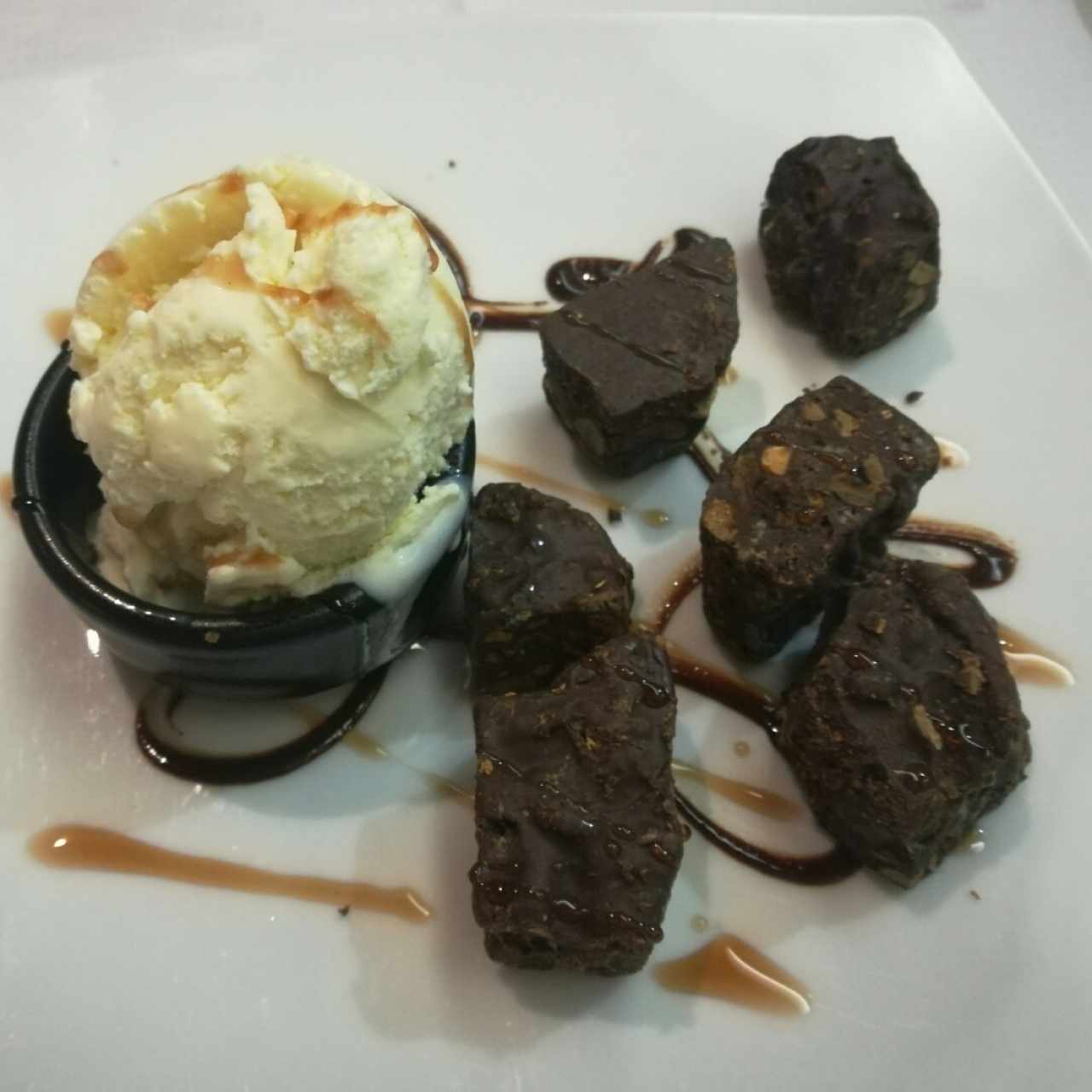 trufas de chocolate y helado de la casa