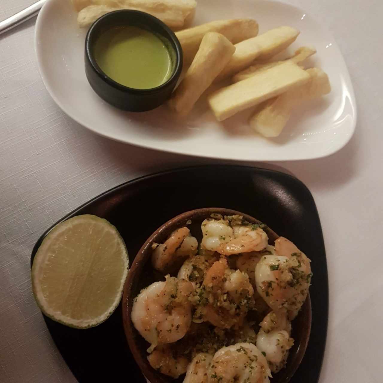Camarón al ajillo y Yuca 