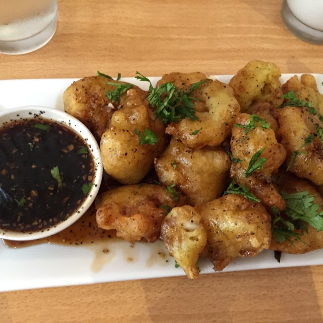 Calamares Apanados, salsa de Soya, Cilantro, gengibre. 😋