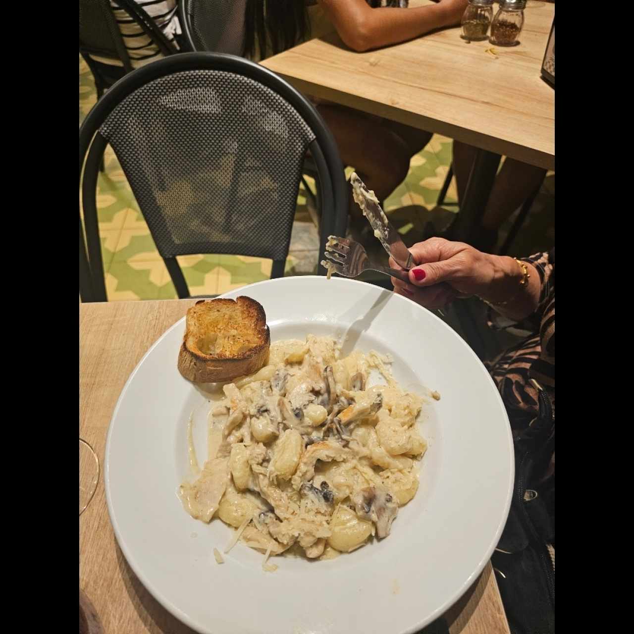 Gnocchi - Gnocchi Funghi & Trufa, le agregamos pollo