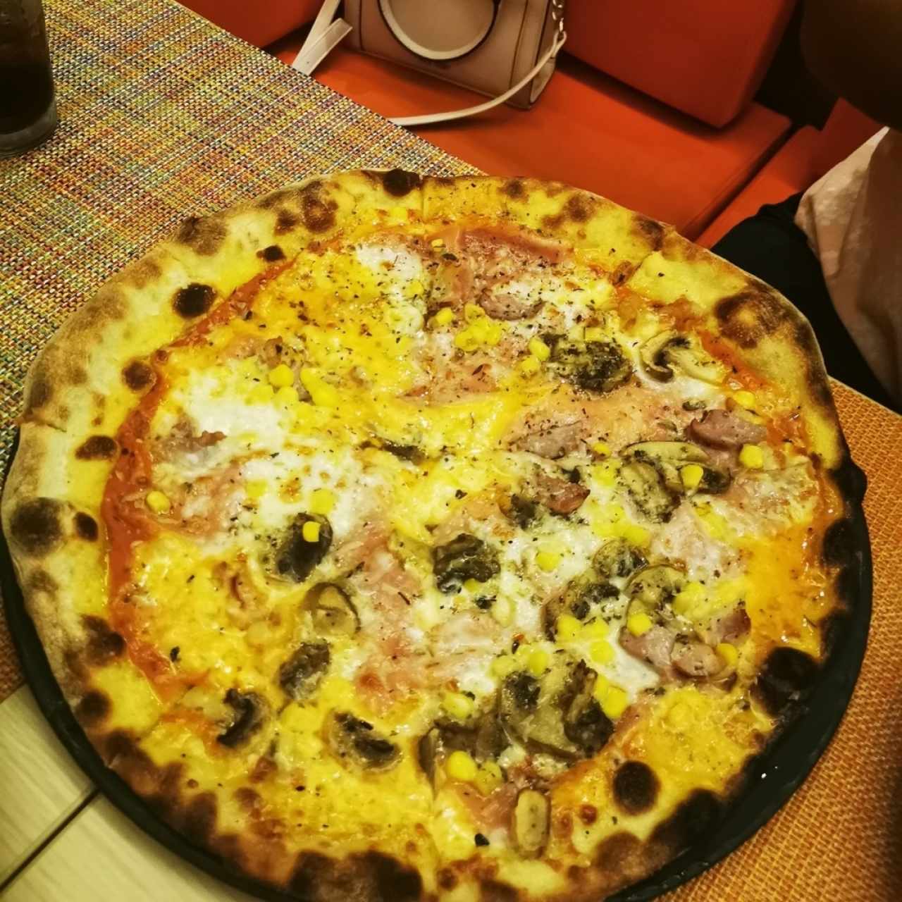 Pizzas Especiales 12" 18" - Gustosa 12.75$ - 24.50$