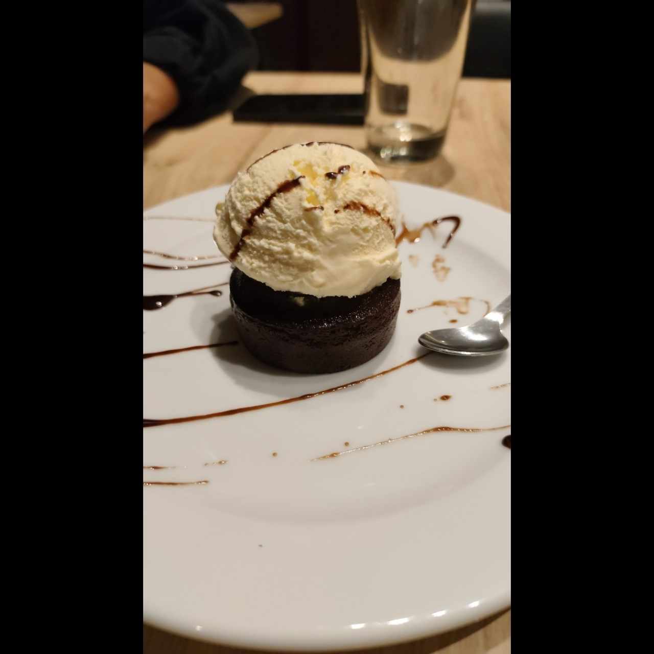 VOLCÁN DE CHOCOLATE CON HELADO