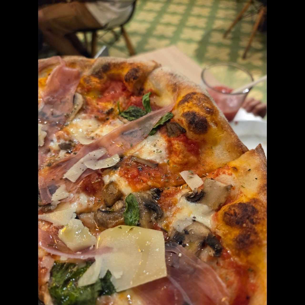 Pizzas Especiales - Isabella $15.50 - $22.00