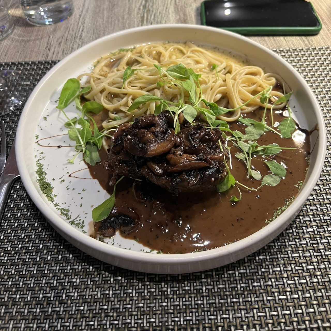 Filete de Res en Salsa de Champiñones