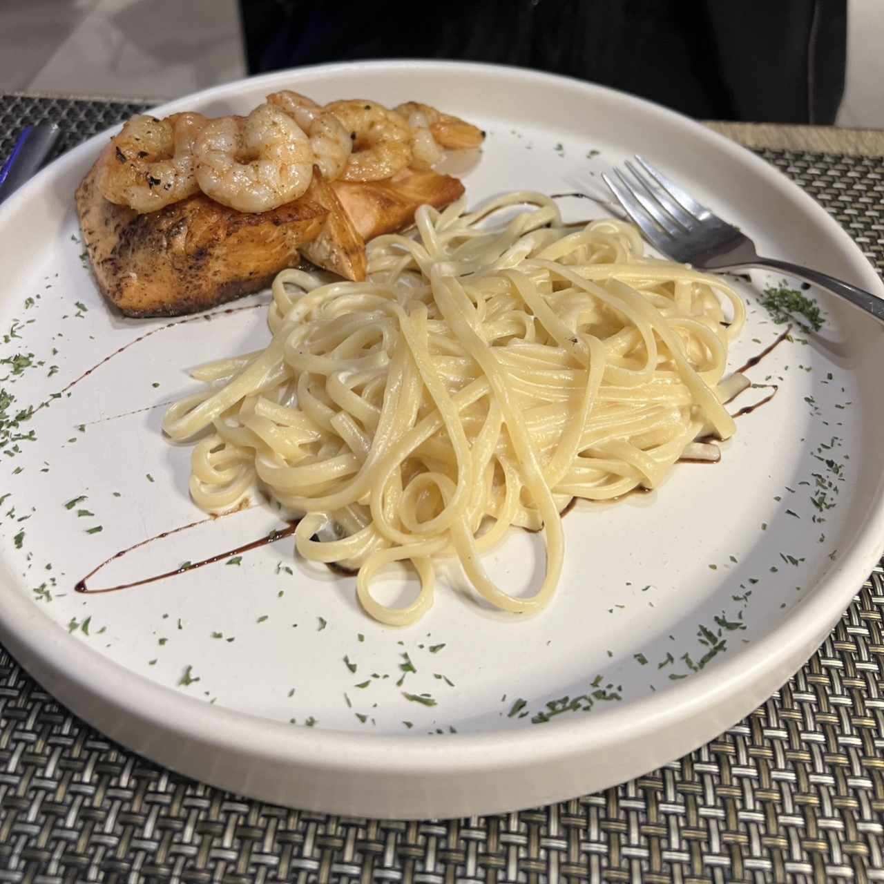 Salmon con Camarones