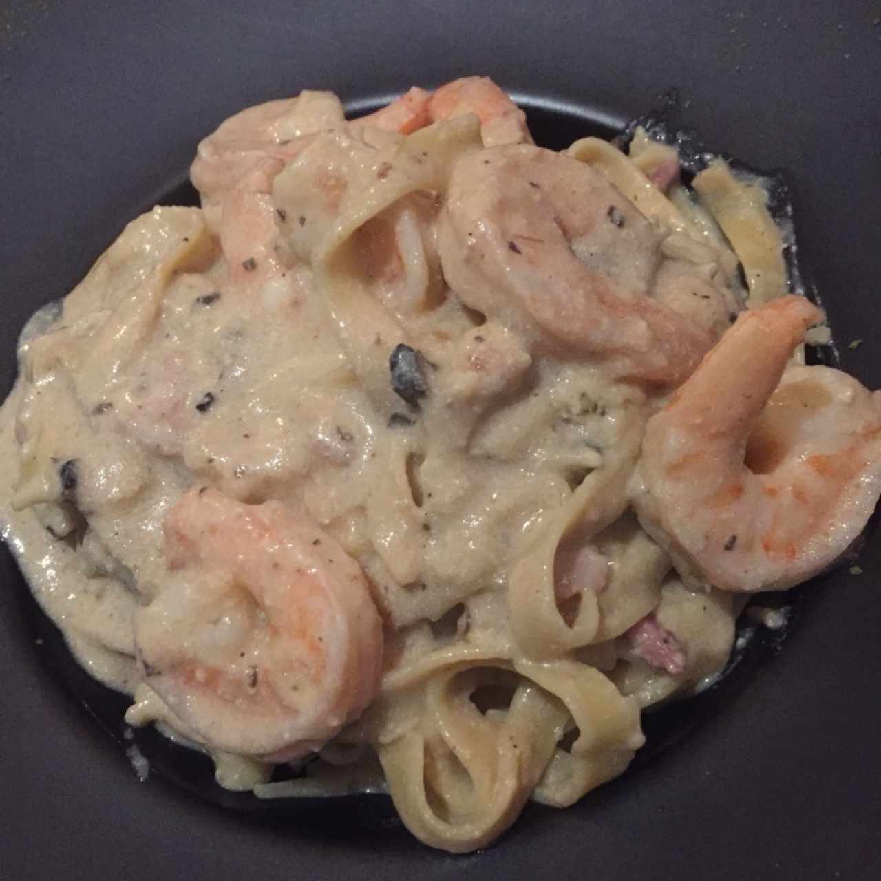 Fetuccini Strega con Camarones