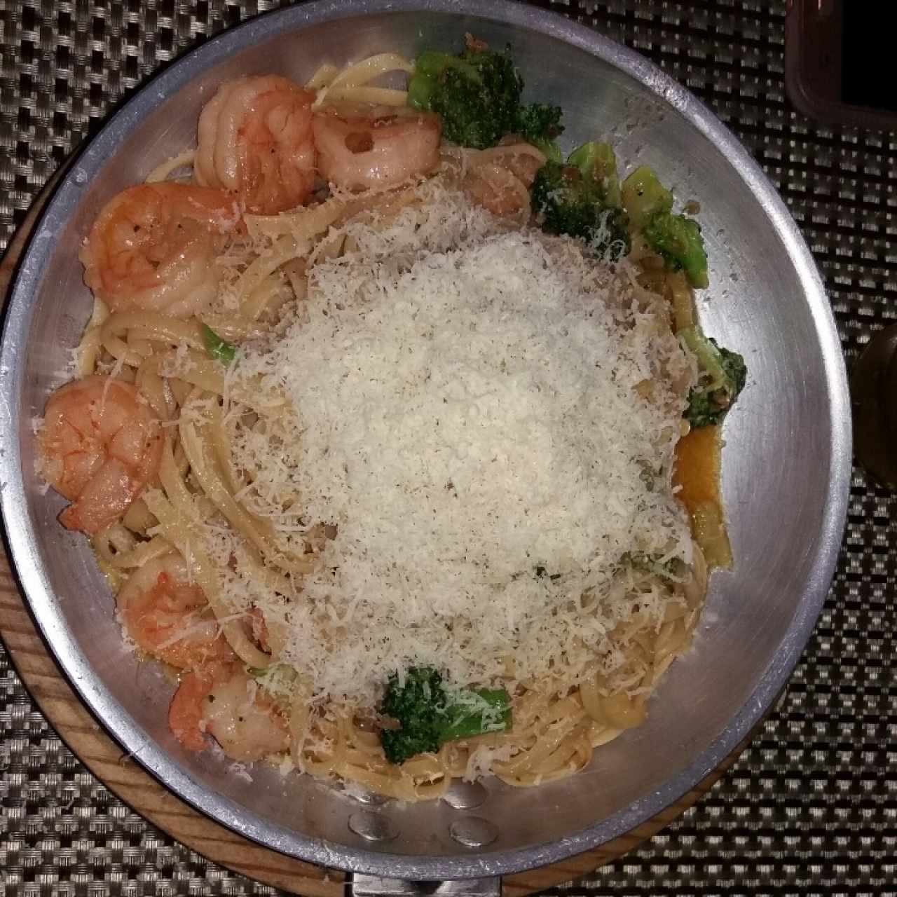 Linguini con Camaron y Brócoli
