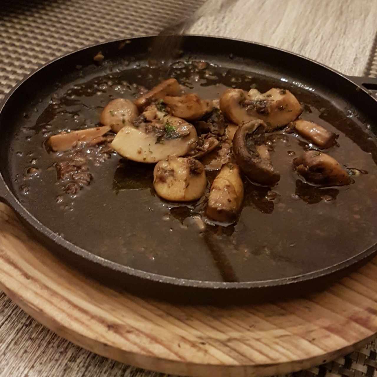 Antipasti - Champiñones Al Ajillo