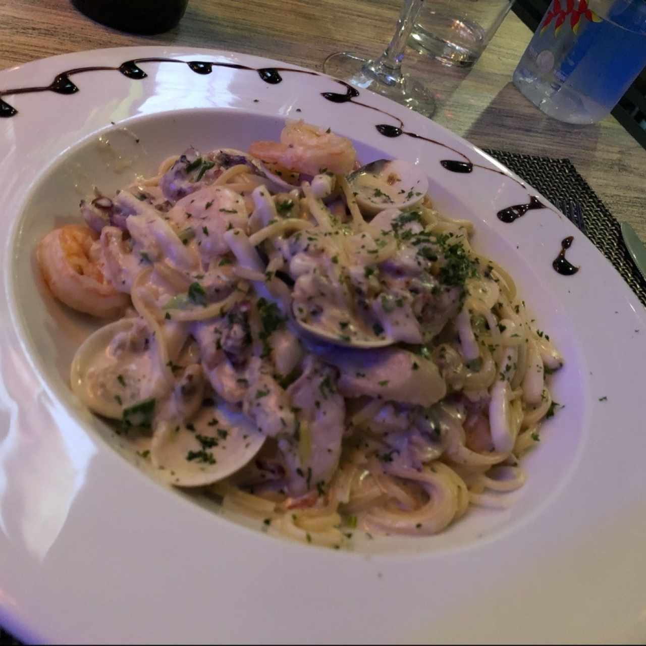 Pasta Marinada de mariscos y pulpo.