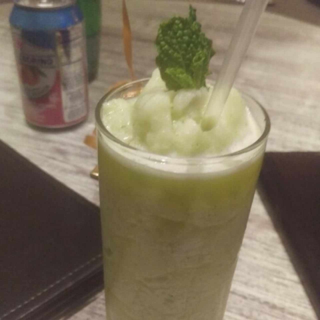 licuado de piña con hierba buena 