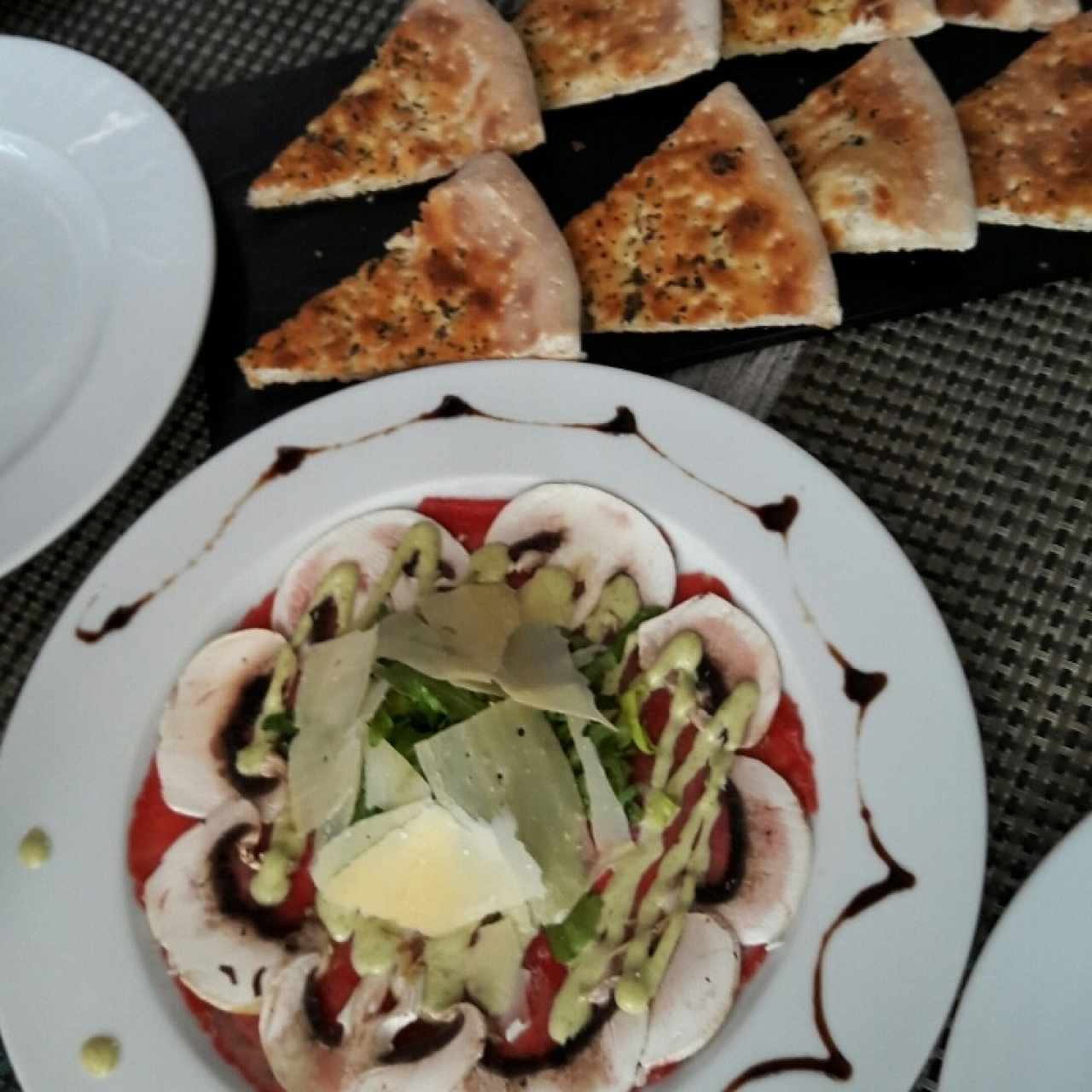 Antipasti - Carpaccio di Manzo y focaccia 