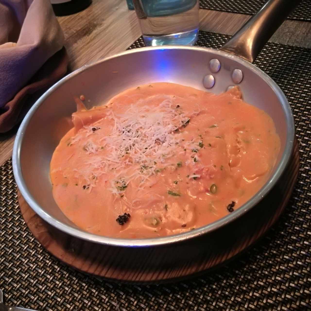 Ravioli con salmón y queso ricota