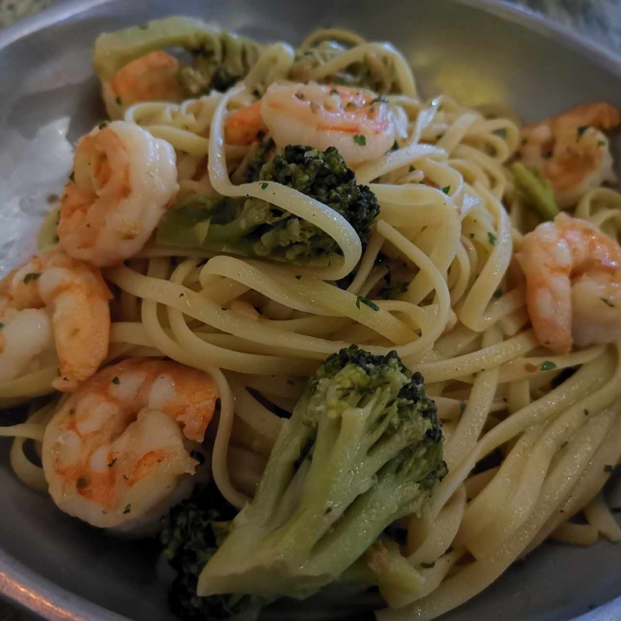 Linguini con Camaron y Brócoli