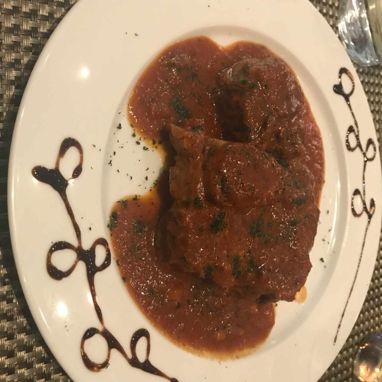 Ossobuco de Res con Linguini a la Crema