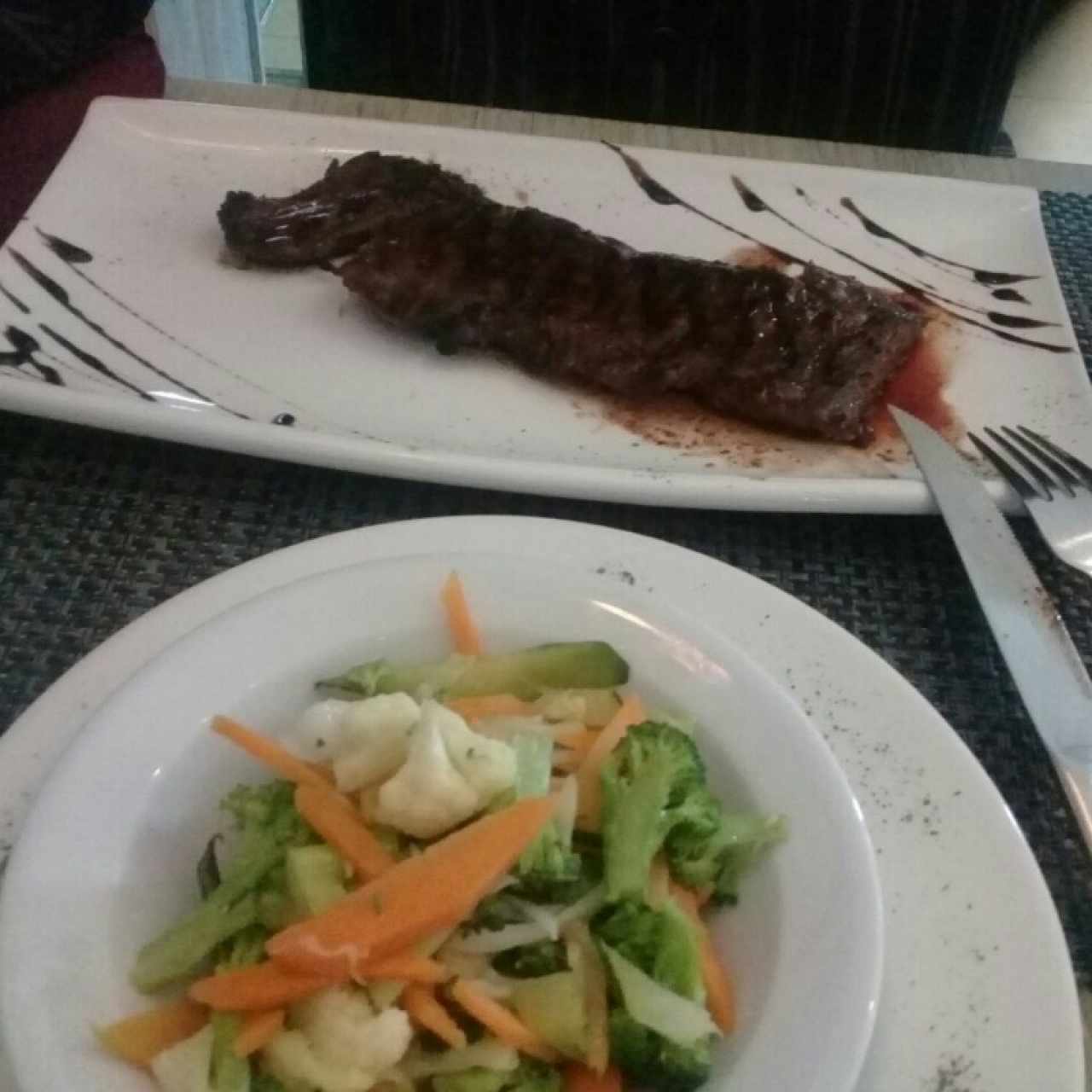 Entraña con vegetales 