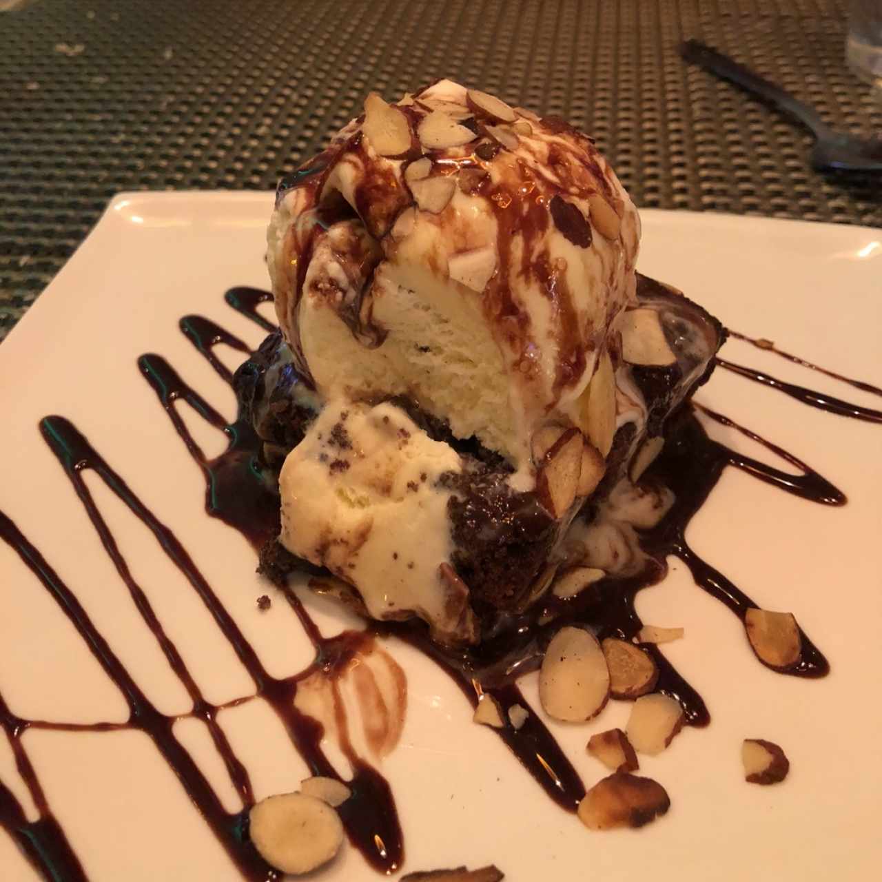 Postres - Brownie con Helado