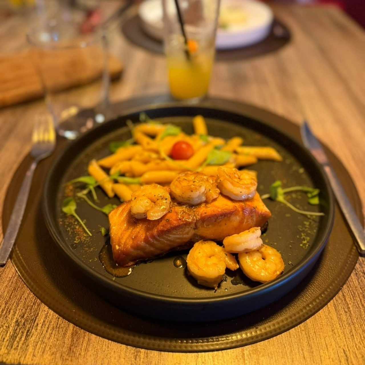 Pescados - Salmón con Camarones