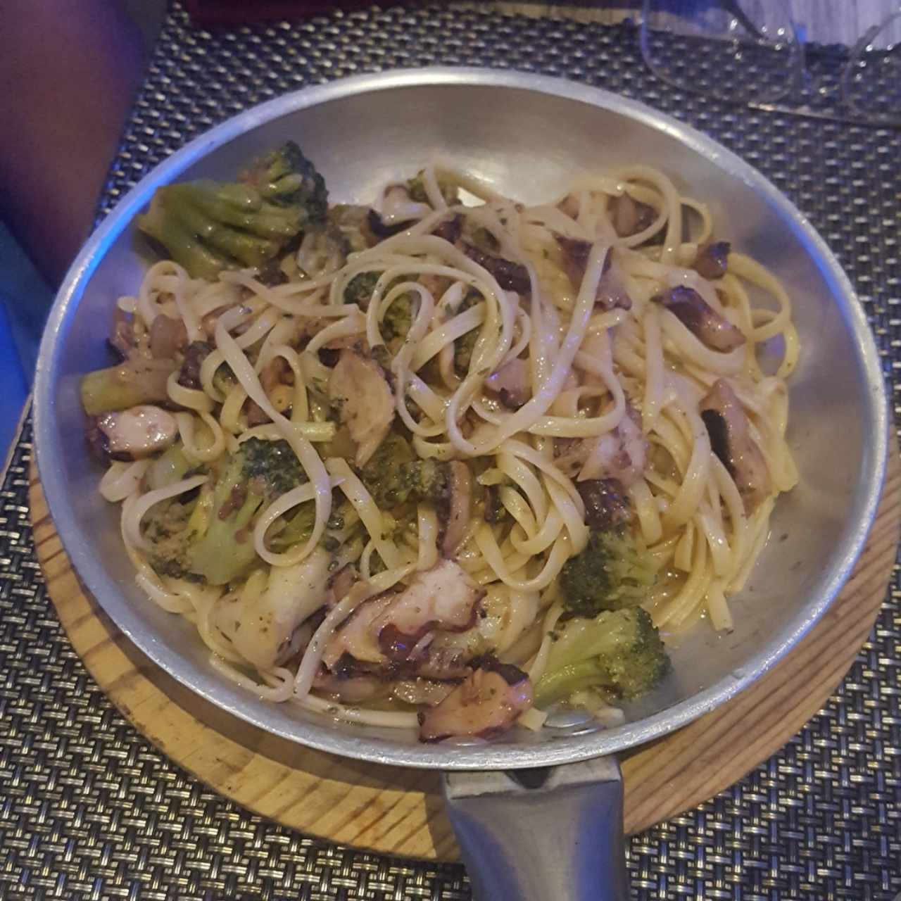 Linguini con Camaron y Brócoli