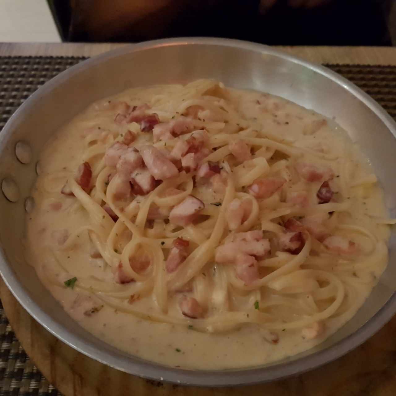 linguini cuatro quesos con bacon