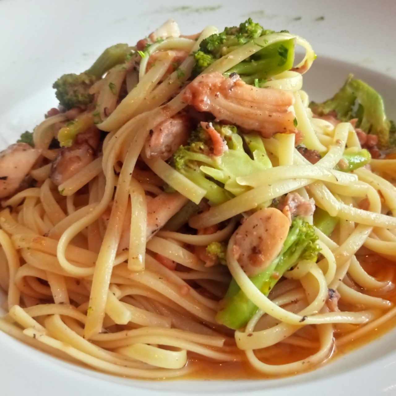 Linguini con Pulpo y Brócoli