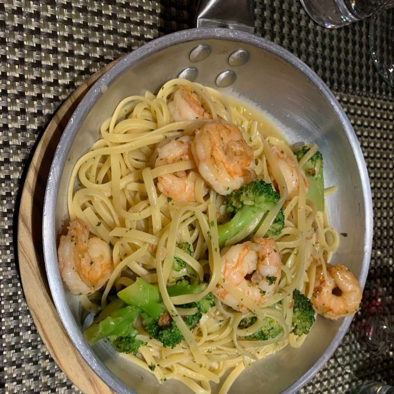 Linguini con Camaron y Brócoli