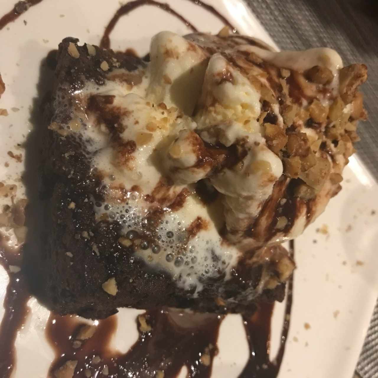 Brownie con helado