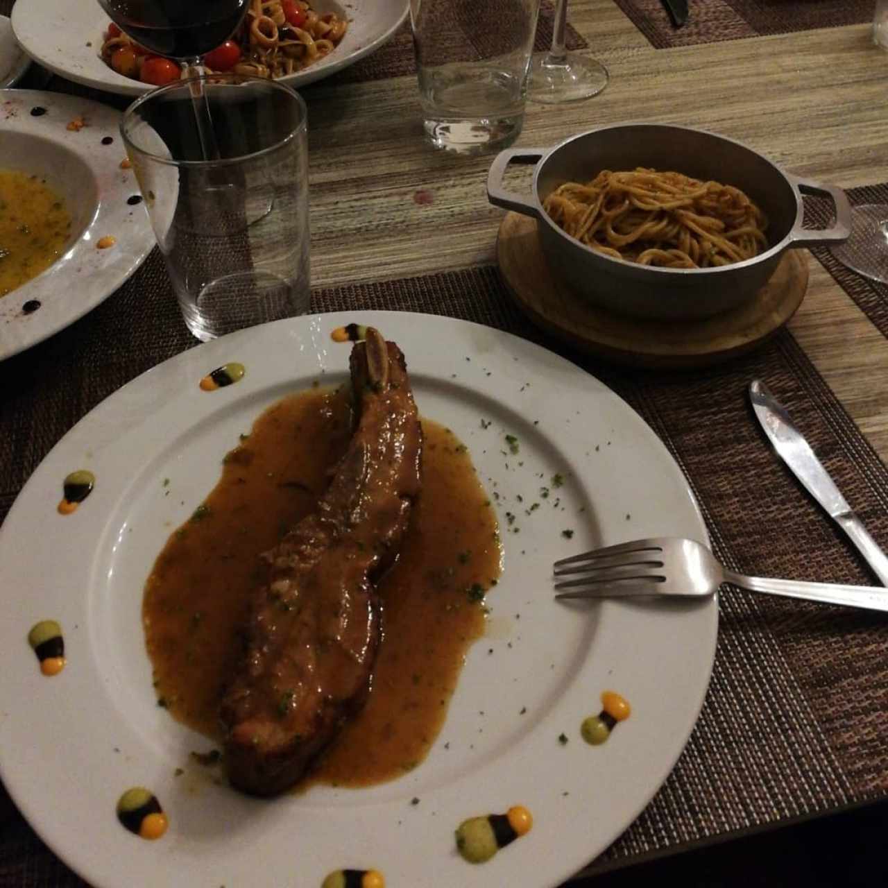 RACK DE CERDO AL GRILL

