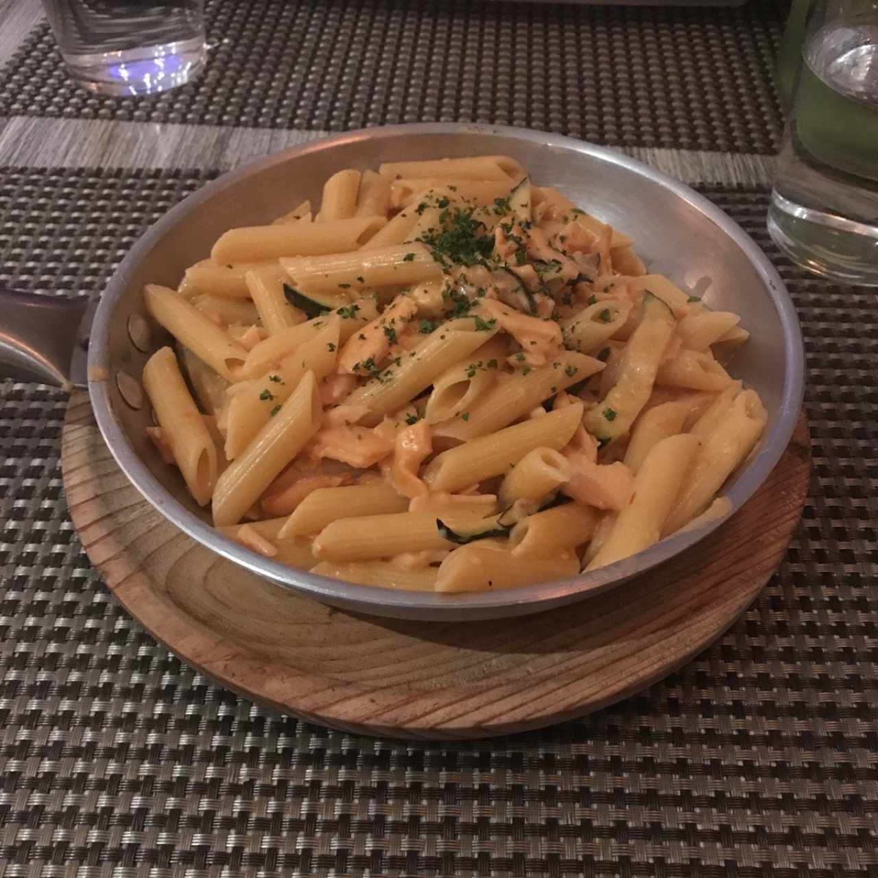 Penne con Salmon y Zuchinni