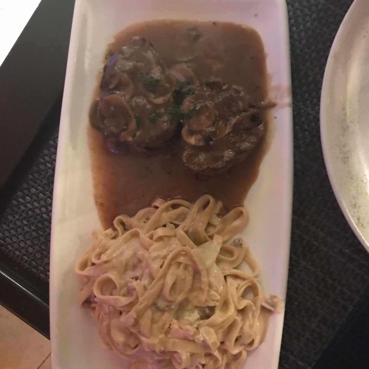Lomito de Res en Salsa de Champiñones