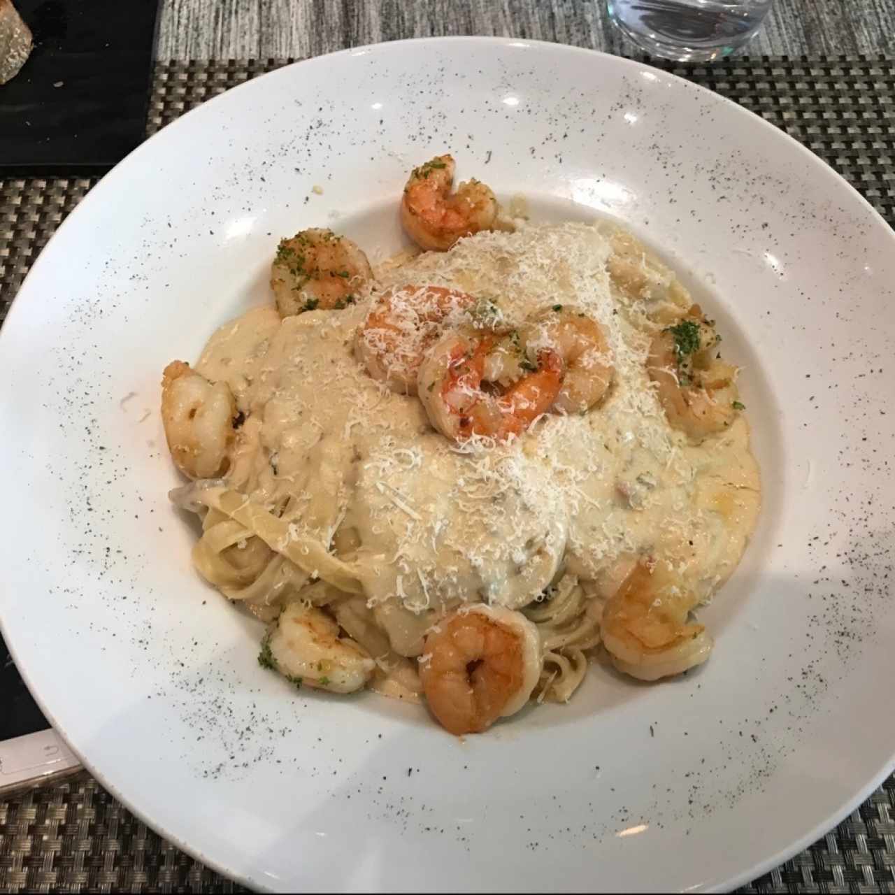 Fettuccine a la Strega con Camarones