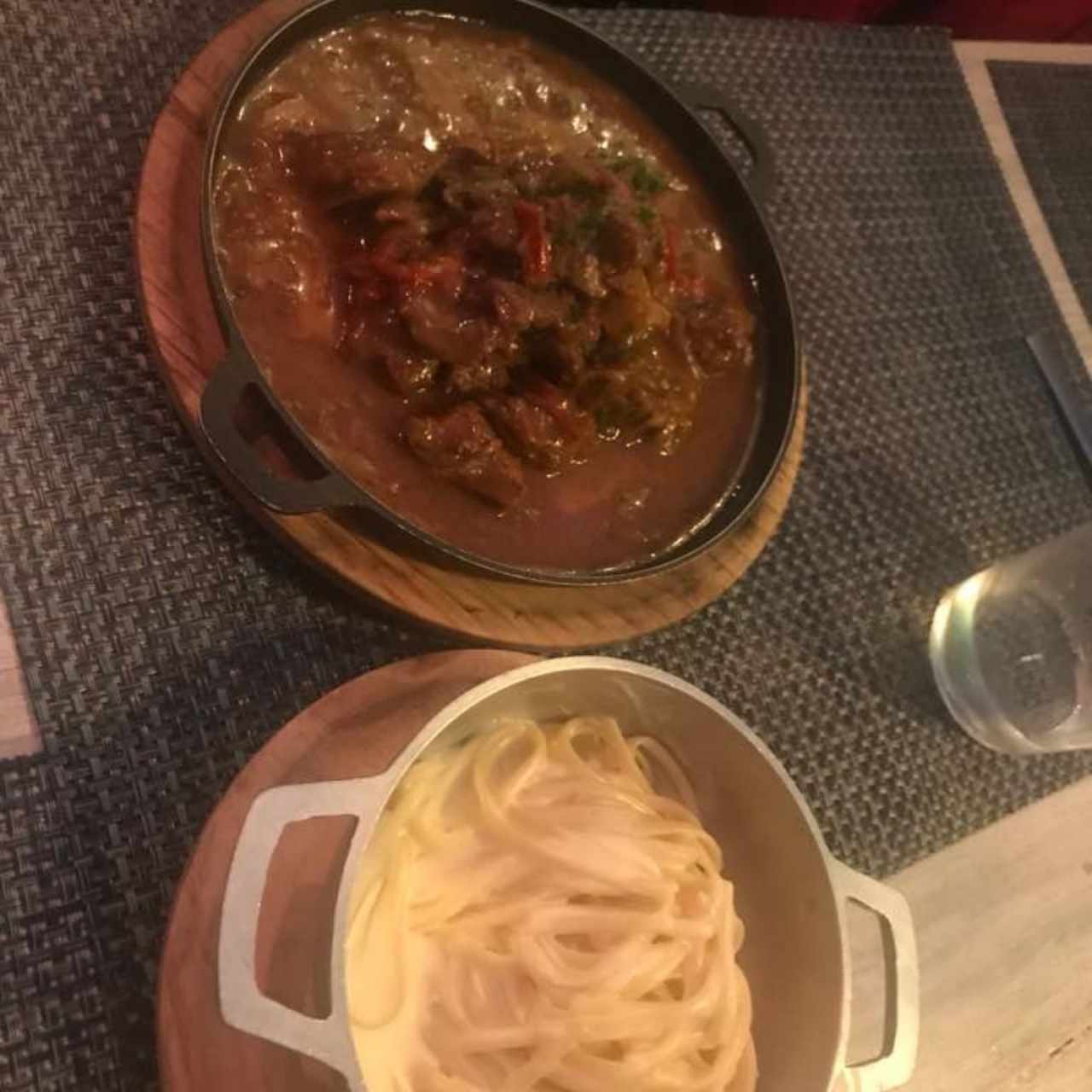 Strogonoff de Res con pasta a la crema