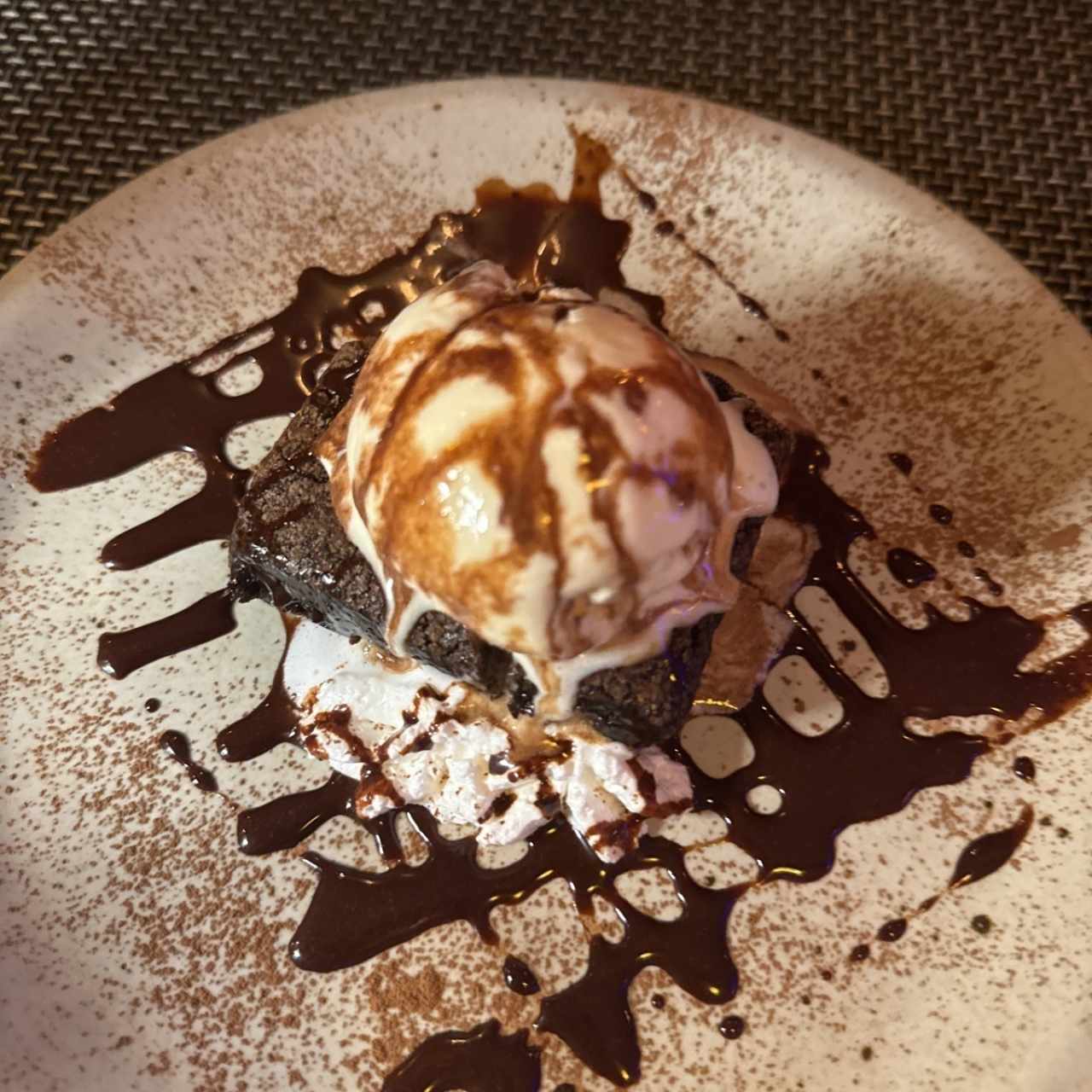 Brownie con helado 