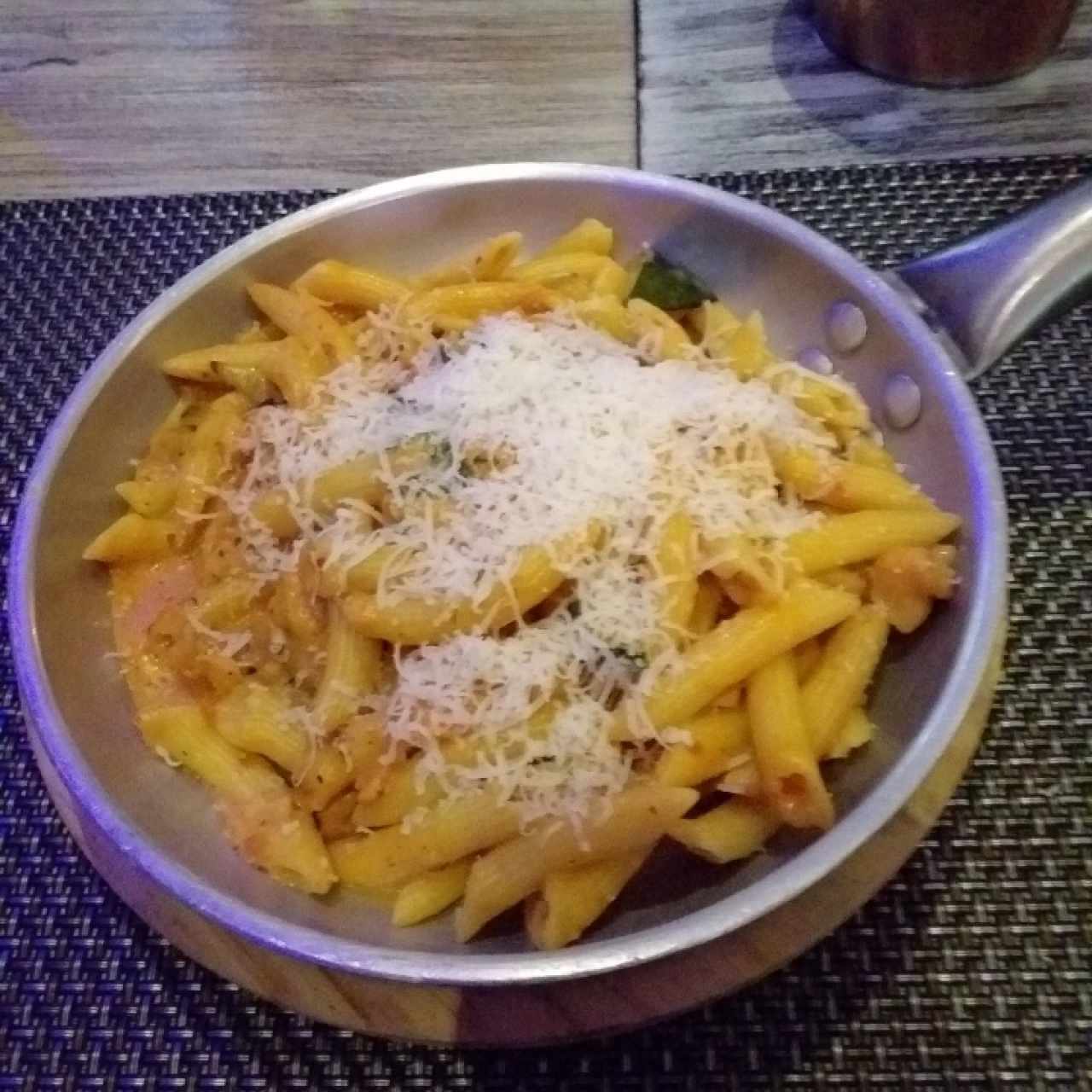 Penne con Salmón 