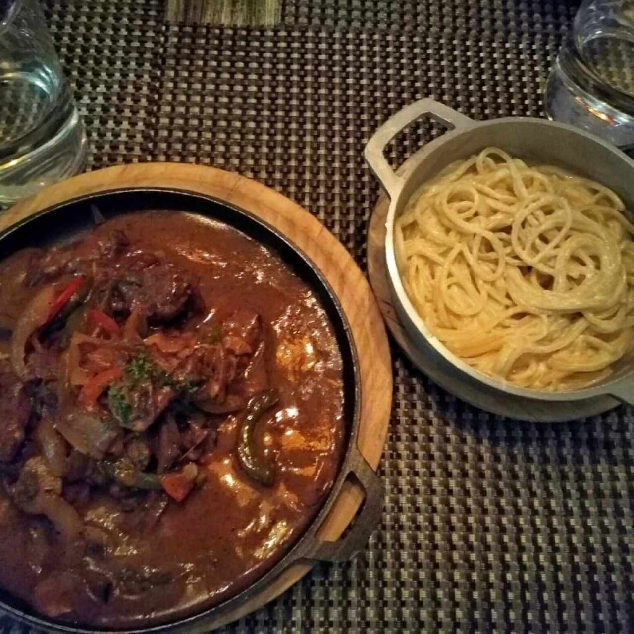 Strogonoff de Res con pasta a la crema