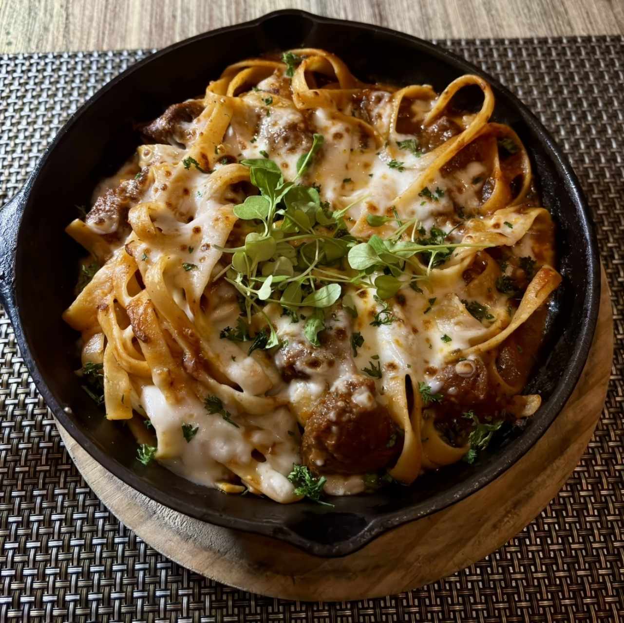 Fetuccini al Ragú de Cordero Gratinado