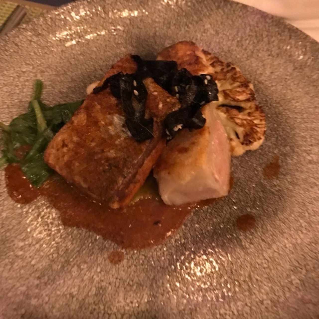 Lomo de Salmon o Atún al Grill Con Acompañamiento de su Seleccion