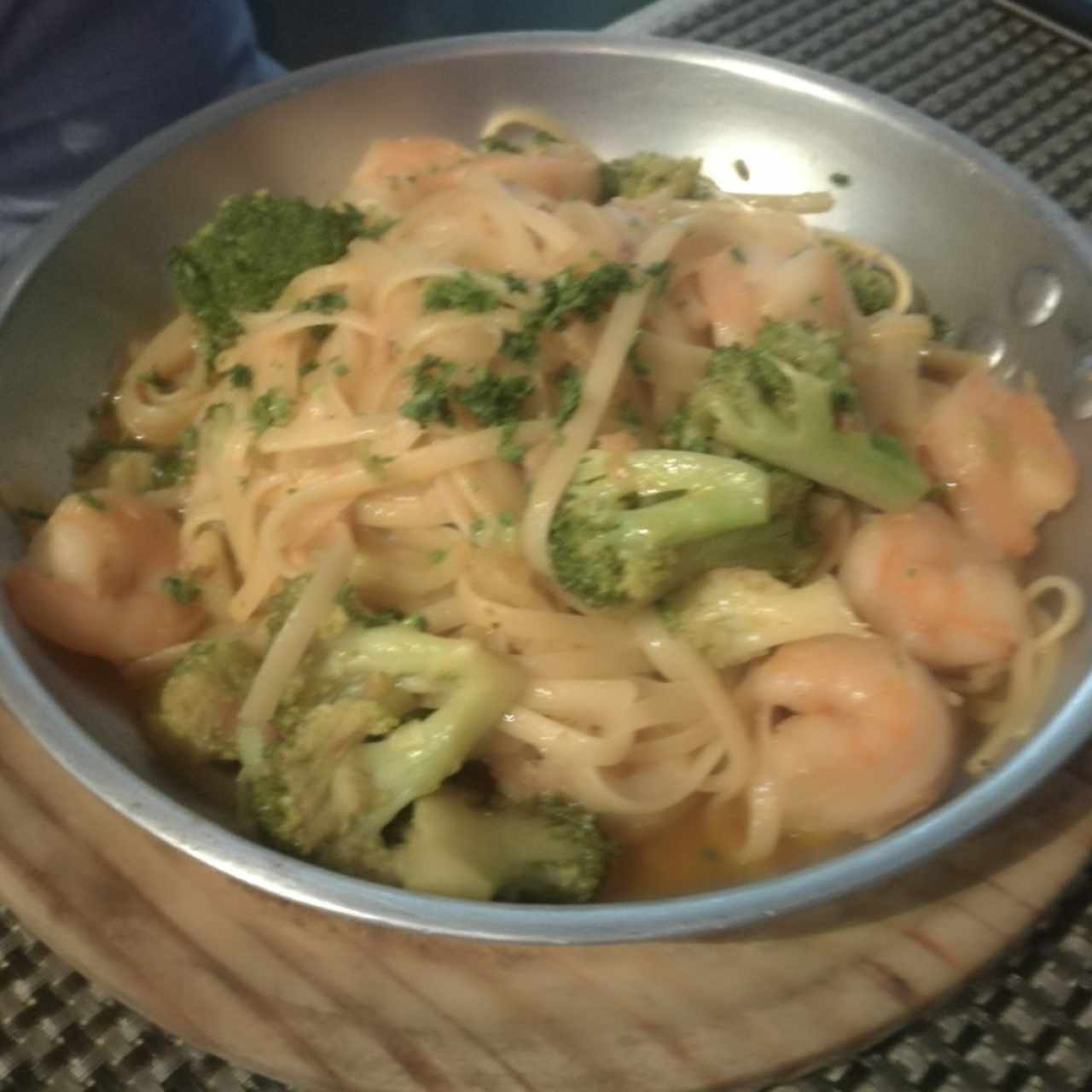 Linguini con Camaron y Brócoli