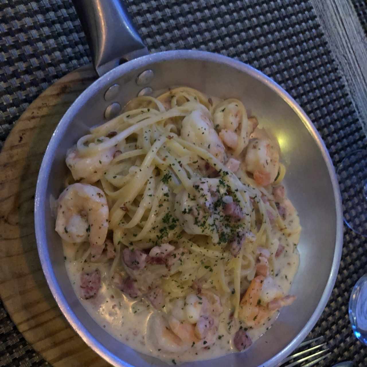 linguini Carbonara con Camarones