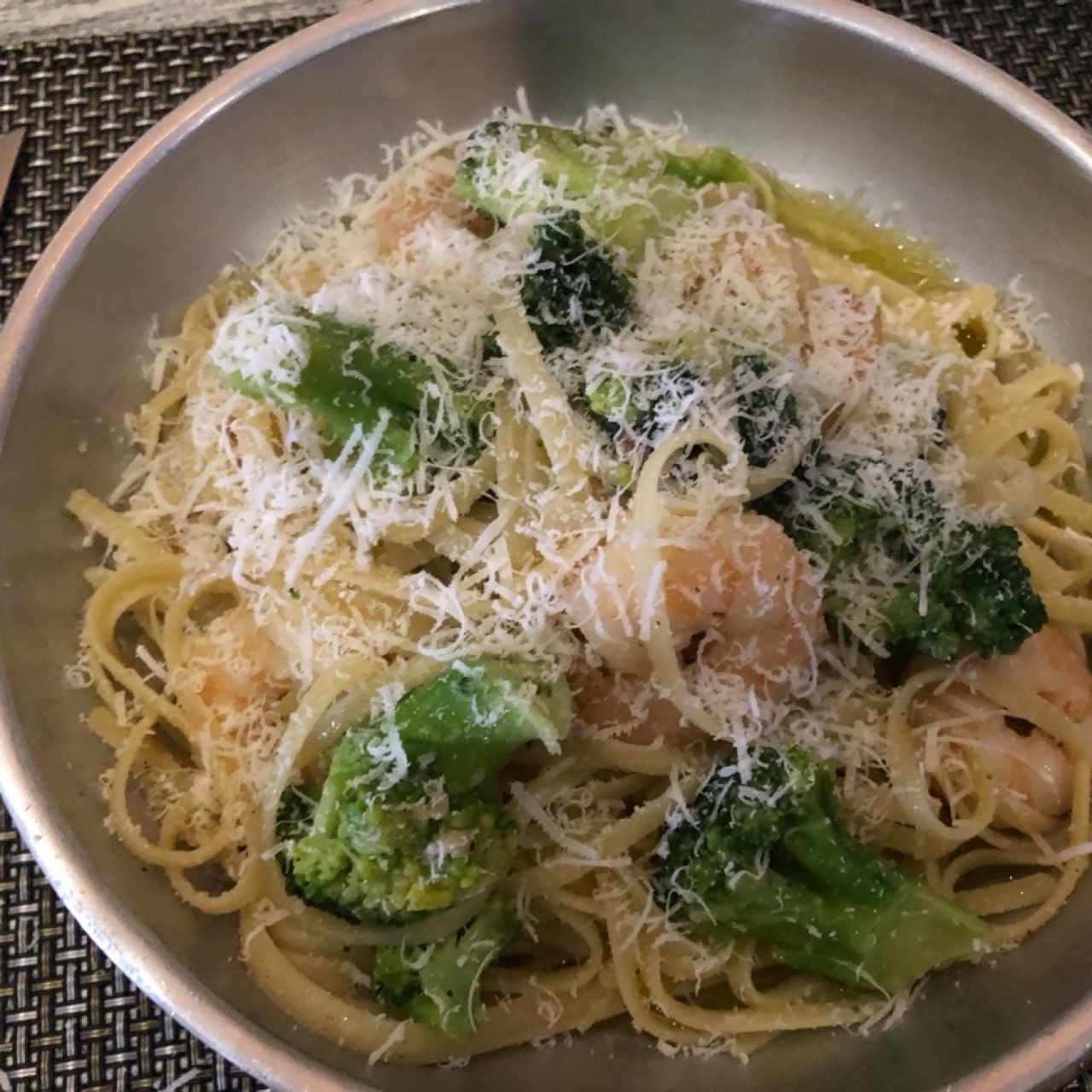 Linguini con Camaron y brocoli 😋