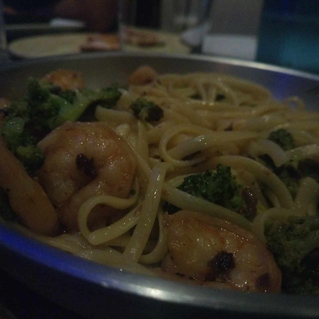 Linguini con Camaron y Brócoli