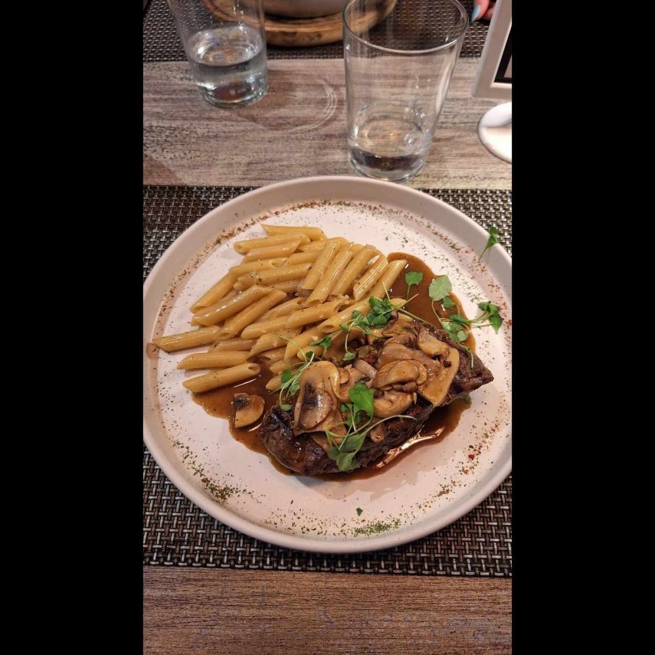 Filete de Res en Salsa de Champiñones