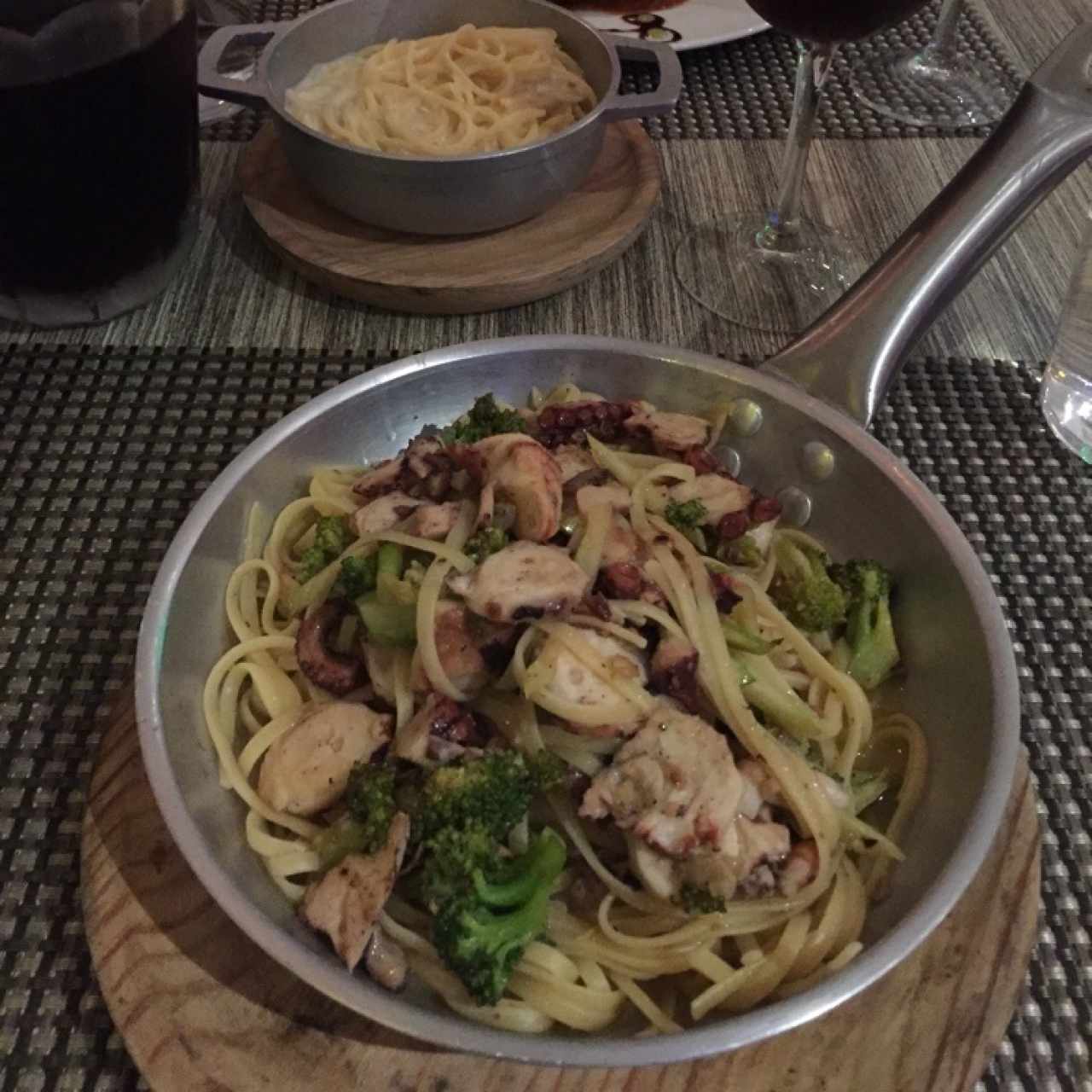 Lingüini con pulpo y brócoli