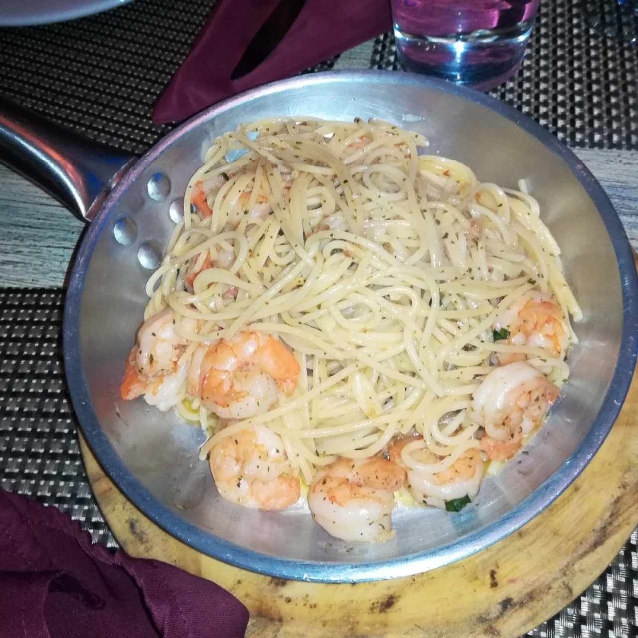 Linguini con Camaron y Brócoli