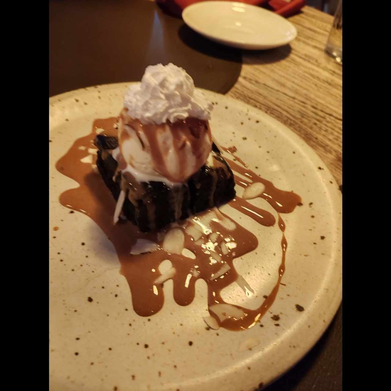 Brownie con helado